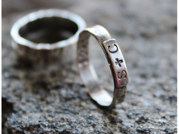 Prsonalized couples ring