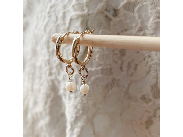 gold and pearl everyday earrings