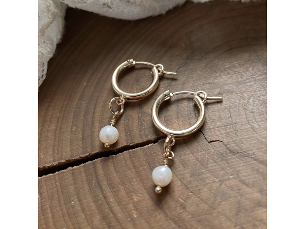 gold hug hoops