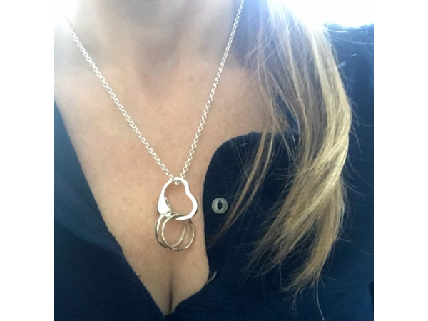 glasses holding necklace