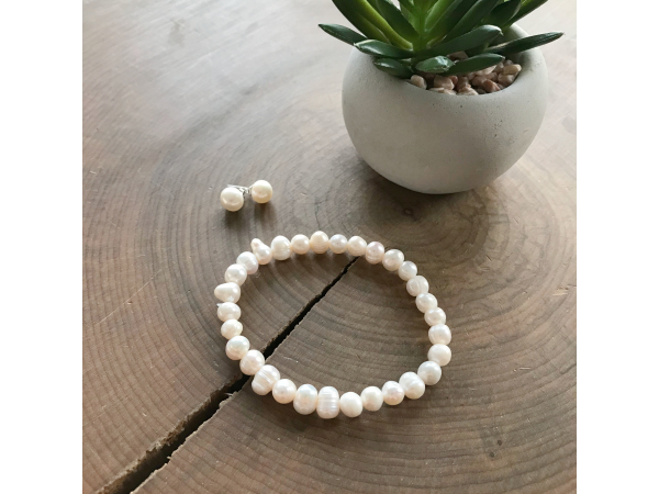 stretch pearl bracelet