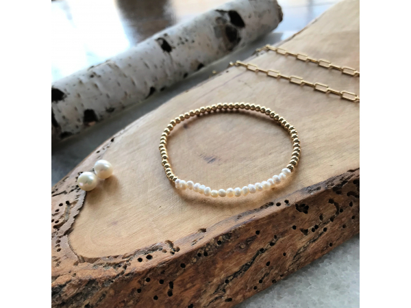 gold and pearl bracelet