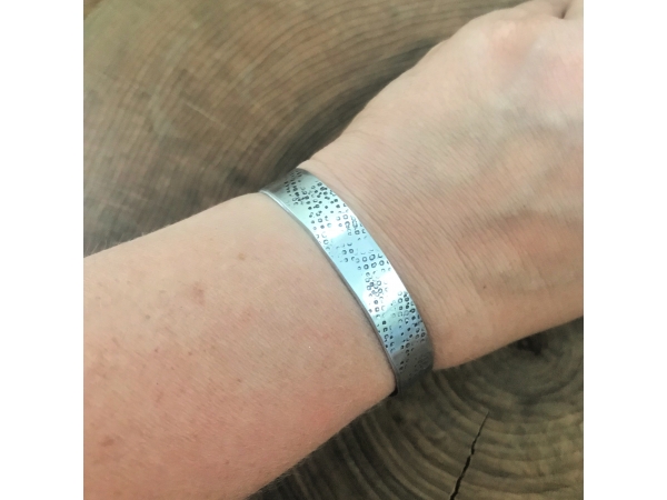 textured message cuff