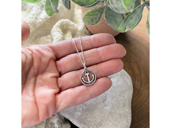 anchor necklace