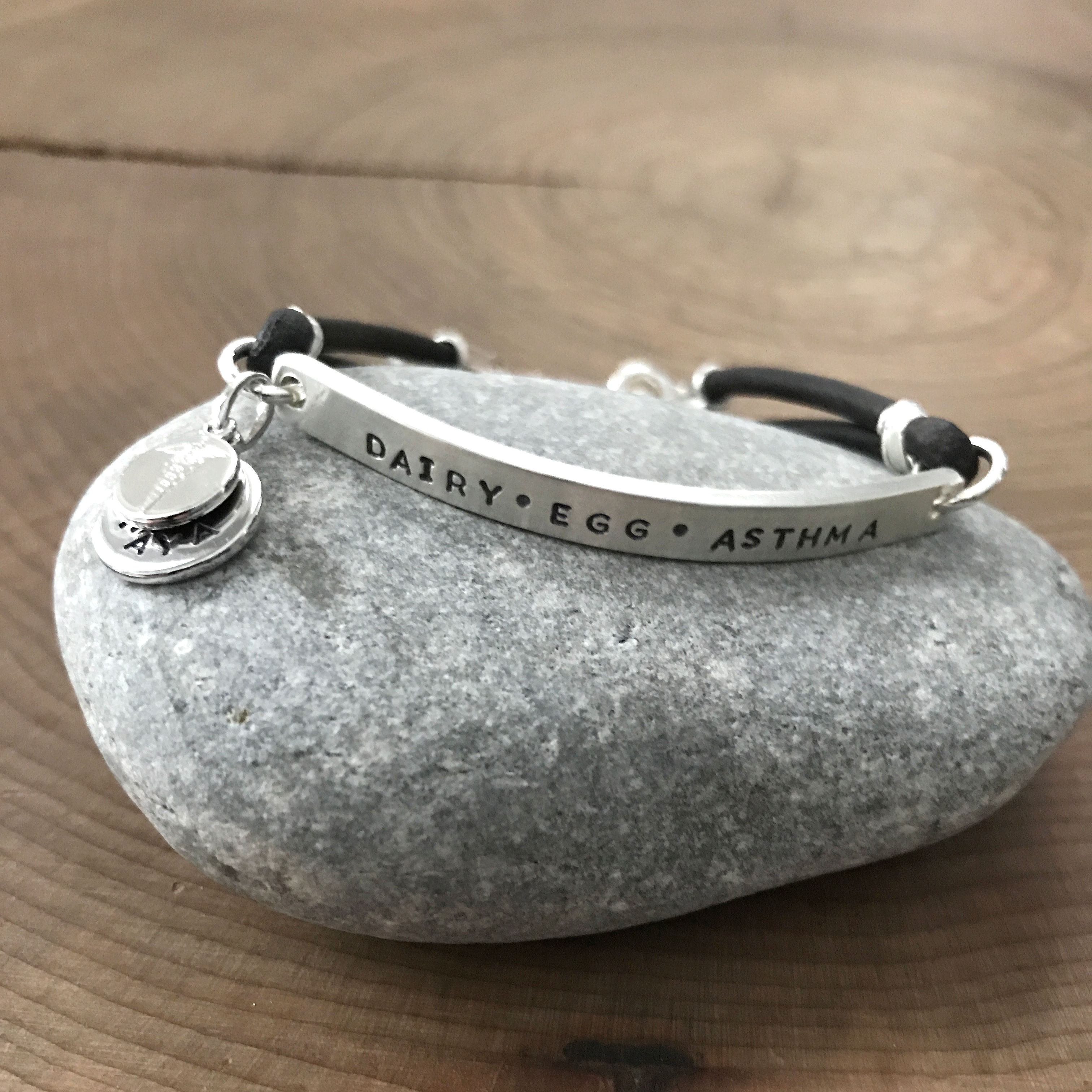 Vistini Stainless Steel Medical Alert Bracelet – Personalised Medical